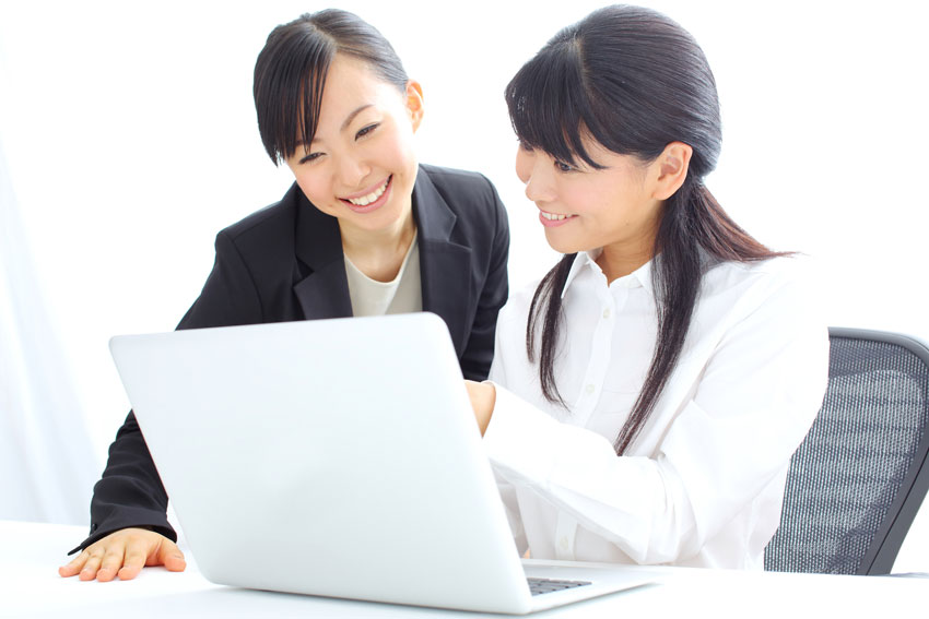 本社経理事務｜土日祝休み｜車通勤OK